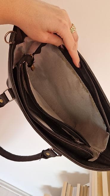 Torba crna
prostrana, odlicno stanje sem postave u unutrasnjosti torbe na lalafo.rs — 5 Torba crna
prostrana, odlicno stanje sem postave u unutrasnjosti torbe — 5