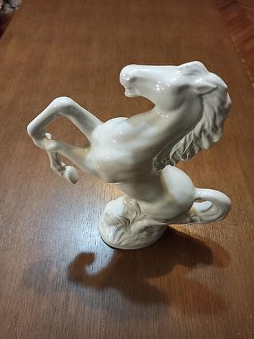 Ostalo: Veoma lepa i stara porcelanska figura visine na lalafo.rs — 1 Ostalo: Veoma lepa i stara porcelanska figura visine — 1