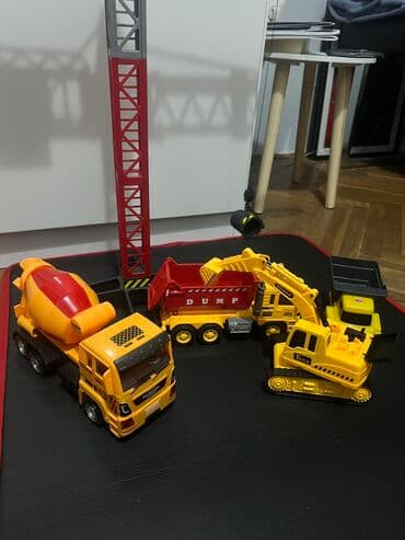 Radne mašine: Kran sa mašinama na baterije.Visina krana 67cm. Mašine su isto na na lalafo.rs — 3 Radne mašine: Kran sa mašinama na baterije.Visina krana 67cm. Mašine su isto na — 3