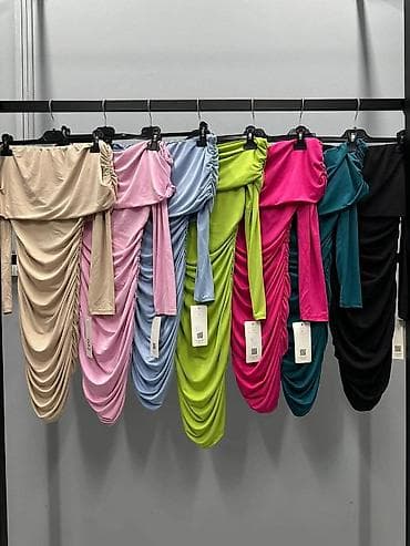 Ženska mini haljina sa golim ramenima - Kroj: uska silueta, mini na lalafo.rs — 2 Ženska mini haljina sa golim ramenima - Kroj: uska silueta, mini — 2