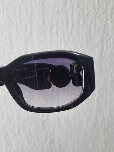 Zenske naocare za sunce Versace
Original na lalafo.rs — 6 Zenske naocare za sunce Versace
Original — 6