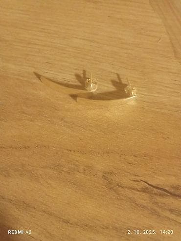 Srebrne minđuše sa kukicom i privjeskom u obliku suze. Centralni deo na lalafo.rs — 7 Srebrne minđuše sa kukicom i privjeskom u obliku suze. Centralni deo — 7