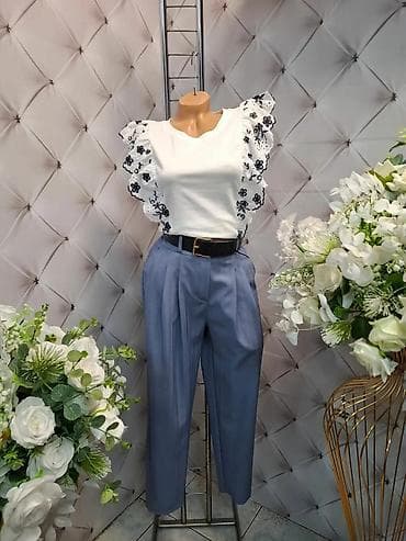 Elegantna ženska kombinacija – bela bluza i svetloplave pantalone na lalafo.rs Elegantna ženska kombinacija – bela bluza i svetloplave pantalone