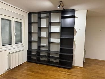 Moderan zidni regal za dnevnu sobu ili radni prostor - Materijal na lalafo.rs Moderan zidni regal za dnevnu sobu ili radni prostor - Materijal