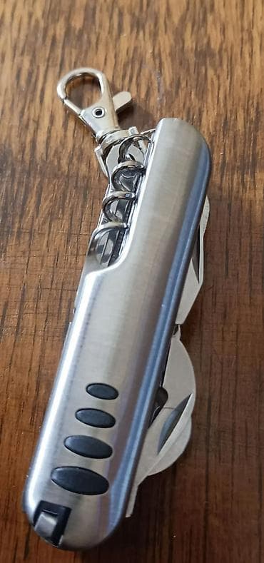 Multifunkcionalni džepni nož – nerđajući čelik. Novo Kompaktan na lalafo.rs Multifunkcionalni džepni nož – nerđajući čelik. Novo Kompaktan