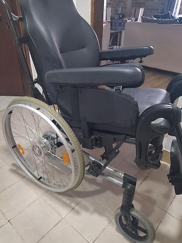 dve suknje po: Invalidska kolica sa dodatnom ručnom kočnicom i ručkama za pratilaca at lalafo.rs — 8 dve suknje po: Invalidska kolica sa dodatnom ručnom kočnicom i ručkama za pratilaca — 8