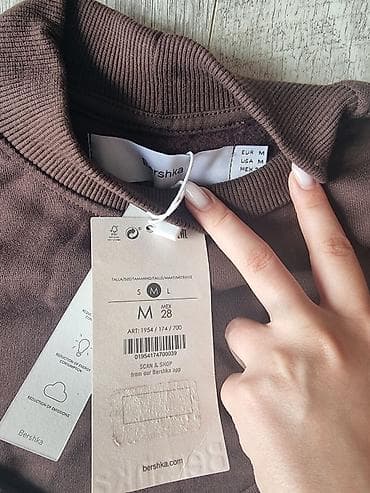 kom sa etiketom: Bershka duks nov sa etiketom m velicina ali je oversized pa moze i l at lalafo.rs — 2 kom sa etiketom: Bershka duks nov sa etiketom m velicina ali je oversized pa moze i l — 2