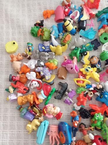 Velika kutija mešanih malih figurica i dodataka – kolekcija raznih na lalafo.rs — 4 Velika kutija mešanih malih figurica i dodataka – kolekcija raznih — 4