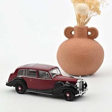 pantalone butiku ali: 🖤🍷 Rolls-Royce Phantom IV – Black & Maroon – 1952 – 1:43 Norev na lalafo.rs — 1 pantalone butiku ali: 🖤🍷 Rolls-Royce Phantom IV – Black & Maroon – 1952 – 1:43 Norev — 1