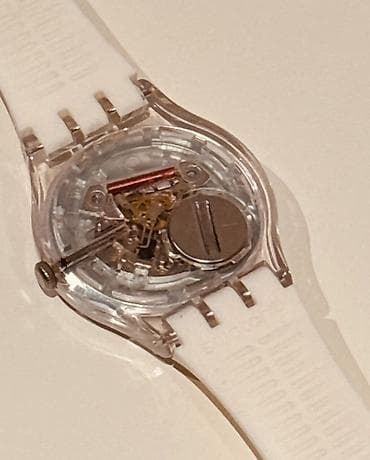 Novi SWATCH sat Kumquat
Beli brojčanik sa krugom raznobojnog cvetnog na lalafo.rs — 6 Novi SWATCH sat Kumquat
Beli brojčanik sa krugom raznobojnog cvetnog — 6