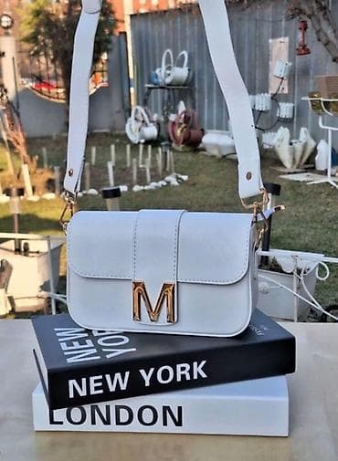 Ženska crossbody torba sa širokim podesivim kaišem i metalnim slovom na lalafo.rs — 3 Ženska crossbody torba sa širokim podesivim kaišem i metalnim slovom — 3