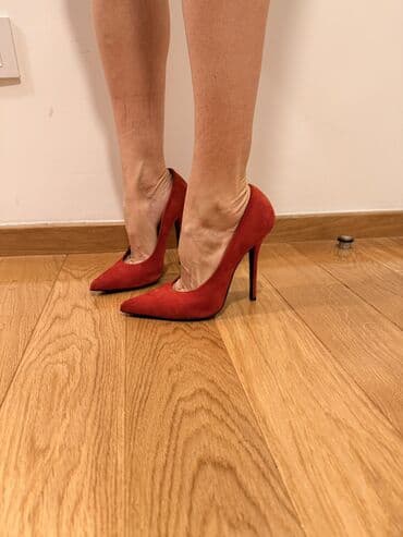 Roberto Botticelli Kozne cele original
Nove
39 br /25cm na lalafo.rs Roberto Botticelli Kozne cele original
Nove
39 br /25cm