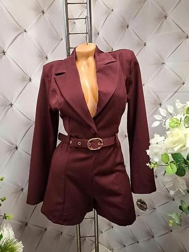 Elegantni ženski kratki kombinezon sa blejzer krojem - Model na lalafo.rs — 1 Elegantni ženski kratki kombinezon sa blejzer krojem - Model — 1