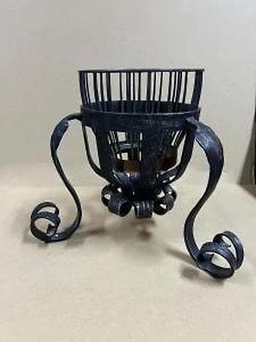 kom sa etiketom: Kovane gvozdene postolje/korpa za cveće - Materijal: kovan gvožđe at lalafo.rs — 10 kom sa etiketom: Kovane gvozdene postolje/korpa za cveće - Materijal: kovan gvožđe — 10