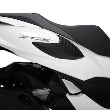 Transport: Bočne gumene zaštite/čepovi za oslanjanje kolena – Honda PCX - Set od at lalafo.rs — 7 Transport: Bočne gumene zaštite/čepovi za oslanjanje kolena – Honda PCX - Set od — 7
