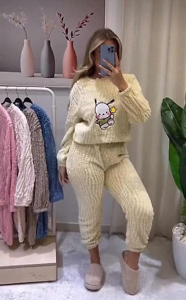 Plišana ženska kućna trenerka – komplet 2 dela Univerzalna na lalafo.rs — 1 Plišana ženska kućna trenerka – komplet 2 dela Univerzalna — 1