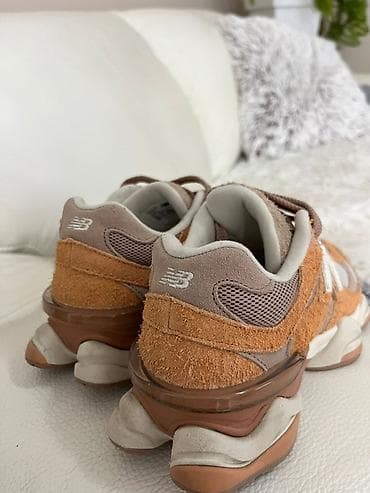 New Balance patike – model sa debelim đonom i upečatljivim retro na lalafo.rs — 2 New Balance patike – model sa debelim đonom i upečatljivim retro — 2