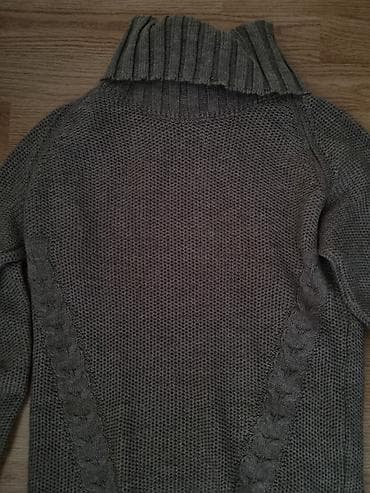 Džemper tamno sive boje sa rol kragnom i pletenim detaljima. Izrađen at lalafo.rs Džemper tamno sive boje sa rol kragnom i pletenim detaljima. Izrađen