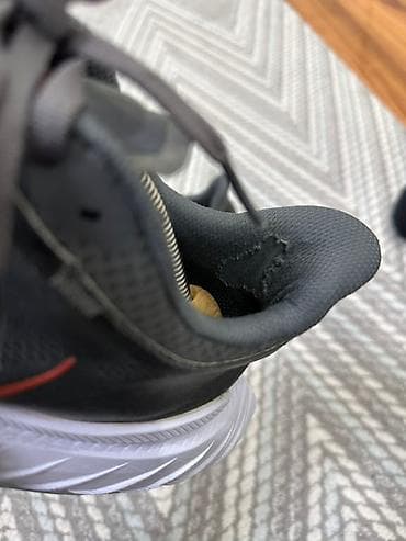 HOKA muške patike za trčanje Idu bez ulozaka i imaju male poderotine na lalafo.rs — 7 HOKA muške patike za trčanje Idu bez ulozaka i imaju male poderotine — 7