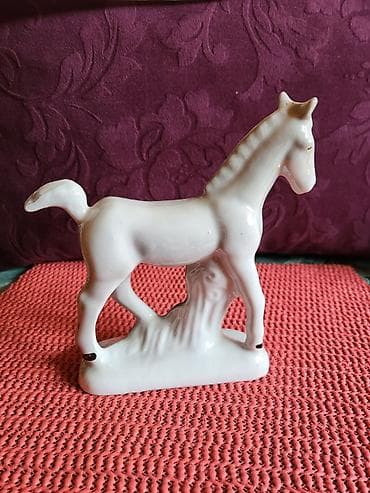 Sport & Hobby: Figura nova porcelanska iz 70ih. Figura bez ostecenja,sve na njoj at lalafo.rs — 8 Sport & Hobby: Figura nova porcelanska iz 70ih. Figura bez ostecenja,sve na njoj — 8