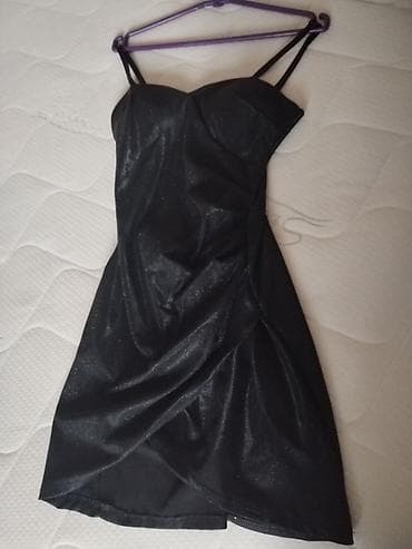 Ženska mini haljina sa tankim bretelama, dostupna u više boja: - crna na lalafo.rs — 2 Ženska mini haljina sa tankim bretelama, dostupna u više boja: - crna — 2