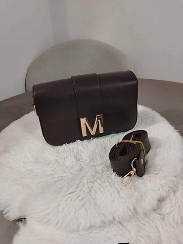 Kolicina je ogranicena Torbica 2800 din Kais 1700 din U setu 3800 na lalafo.rs Kolicina je ogranicena Torbica 2800 din Kais 1700 din U setu 3800