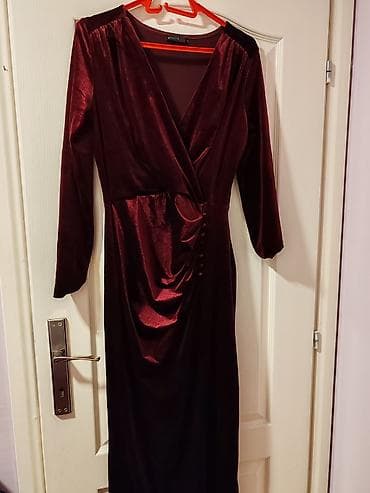 Elegantna velvet haljina MOHITO - Brend: Mohito - Veličina: M na lalafo.rs — 2 Elegantna velvet haljina MOHITO - Brend: Mohito - Veličina: M — 2