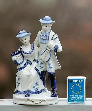 Stara retro porcelanska figurica žena sa rokoko haljinom i m. Stara na lalafo.rs — 3 Stara retro porcelanska figurica žena sa rokoko haljinom i m. Stara — 3