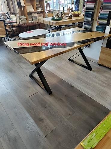 cepaci za drva: Ploča stola napravljena od drveta hrasta u kombinaciji sa epoxy smolom na lalafo.rs — 2 cepaci za drva: Ploča stola napravljena od drveta hrasta u kombinaciji sa epoxy smolom — 2