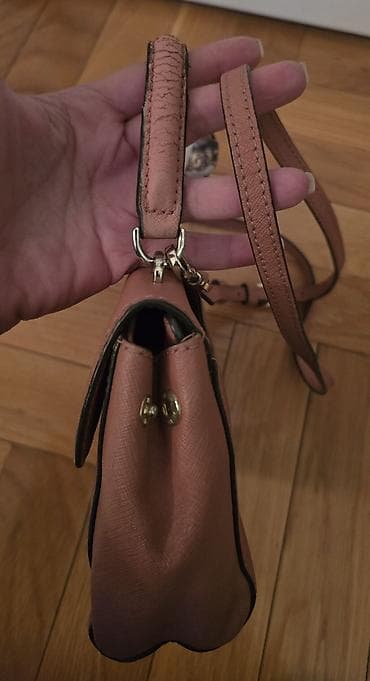 MICHAEL KORS mala torba preko ramena, a moze se nositi i u ruci. Neka na lalafo.rs — 5 MICHAEL KORS mala torba preko ramena, a moze se nositi i u ruci. Neka — 5