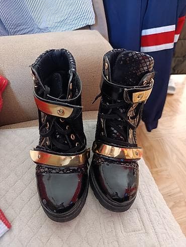 Cipele lakovane na platformu 39 br at lalafo.rs Cipele lakovane na platformu 39 br