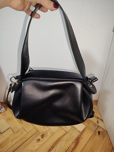 Crna ženska torba od glatke eko-kože, mekane strukture, sa zaobljenom na lalafo.rs — 1 Crna ženska torba od glatke eko-kože, mekane strukture, sa zaobljenom — 1