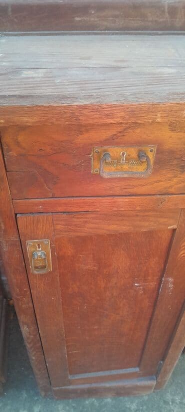 Antique Dressers: Drvene noćne ormariće – starinski model - Materijal: puno drvo (hrast at lalafo.rs — 2 Antique Dressers: Drvene noćne ormariće – starinski model - Materijal: puno drvo (hrast — 2