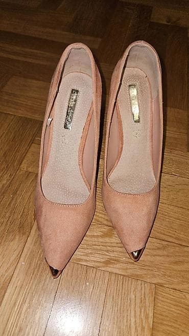 Prelepe salonke u broju 37. Par puta obuvene, omašen broj. Naznačena na lalafo.rs — 1 Prelepe salonke u broju 37. Par puta obuvene, omašen broj. Naznačena — 1