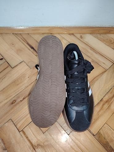 Adidas patike – crno‑bele sa gumenim đonom 38 2/3 - Model sa na lalafo.rs — 3 Adidas patike – crno‑bele sa gumenim đonom 38 2/3 - Model sa — 3