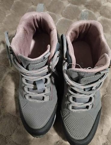 Br 36,vodootporne
Nosene kratko, bez ostecenja at lalafo.rs — 2 Br 36,vodootporne
Nosene kratko, bez ostecenja — 2