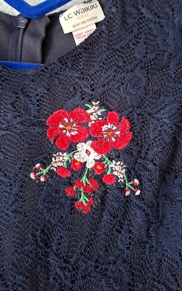 Kids' costumes: Lc Waikiki svečana čipkana teget haljina Veličina 10-11 god 140-146 at lalafo.rs — 4 Kids' costumes: Lc Waikiki svečana čipkana teget haljina Veličina 10-11 god 140-146 — 4