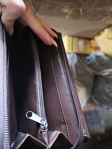 kom sa etiketom: 2 komada na stanju
Veliki novčanici
Komad samo 500 din at lalafo.rs — 1 kom sa etiketom: 2 komada na stanju
Veliki novčanici
Komad samo 500 din — 1