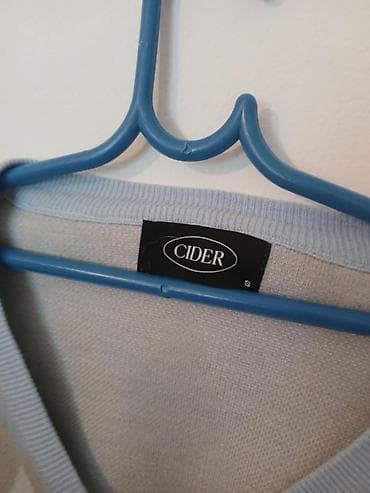 Kao nova CIDER kardigan, veličina S. Kratak model sa dubokim V-izrezom na lalafo.rs — 2 Kao nova CIDER kardigan, veličina S. Kratak model sa dubokim V-izrezom — 2