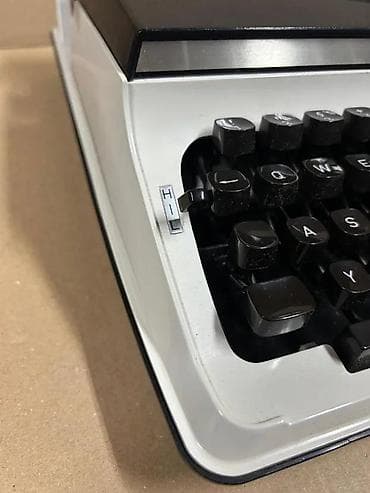 prsluk jaknica mango u: Hermes 550 – prenosna mehanička pisaća mašina - Model: Hermes 550 at lalafo.rs — 4 prsluk jaknica mango u: Hermes 550 – prenosna mehanička pisaća mašina - Model: Hermes 550 — 4