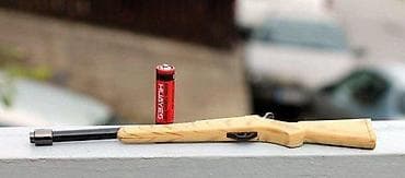 Upaljač u obliku puške / karabina24,5 cm. Upaljač u obliku puške/ na lalafo.rs — 2 Upaljač u obliku puške / karabina24,5 cm. Upaljač u obliku puške/ — 2