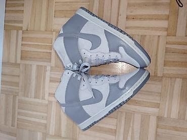 Nike patike – model visokog profila (high‑top), linija u stilu Dunk at lalafo.rs — 2 Nike patike – model visokog profila (high‑top), linija u stilu Dunk — 2