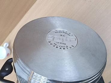 Jeftino. Veliki zepter lonac 5,5 litara, sa poklopcem, super stanje na lalafo.rs — 4 Jeftino. Veliki zepter lonac 5,5 litara, sa poklopcem, super stanje — 4