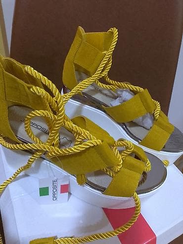 Sandale,velicina 40,na vezivanje,platforma.Cena 1400 dinara.Novo!!! na lalafo.rs Sandale,velicina 40,na vezivanje,platforma.Cena 1400 dinara.Novo!!!