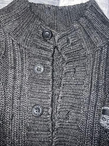 pantalone butiku ali: DKNY džemper size 16 ili po njihovom XL.Kupljen u Berlinu greškom na lalafo.rs — 4 pantalone butiku ali: DKNY džemper size 16 ili po njihovom XL.Kupljen u Berlinu greškom — 4