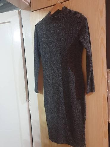 Pleteni džemper-haljina, tamnosiva melirana. - Kroj: uska silueta na lalafo.rs Pleteni džemper-haljina, tamnosiva melirana. - Kroj: uska silueta