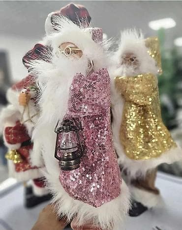 Dekorativna figura Deda Mraza – ružičasti kaput sa šljokicama - Visok na lalafo.rs — 3 Dekorativna figura Deda Mraza – ružičasti kaput sa šljokicama - Visok — 3