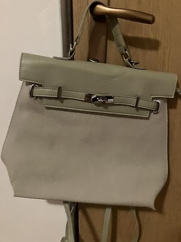 Ženski ranac/tašna u svetlozelenoj nijansi sa klapnom i metalnim at lalafo.rs — 1 Ženski ranac/tašna u svetlozelenoj nijansi sa klapnom i metalnim — 1