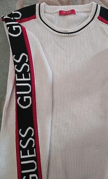 GUESS original džemper beli . crno crveno na rukavima Guess. Piše XS na lalafo.rs — 2 GUESS original džemper beli . crno crveno na rukavima Guess. Piše XS — 2