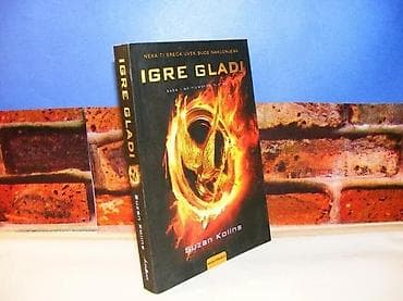 IGRE GLADI - Suzan KolinsIzdavač: Vulkan, 2013. Strana 287, mek povez na lalafo.rs IGRE GLADI - Suzan KolinsIzdavač: Vulkan, 2013. Strana 287, mek povez